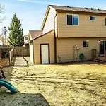 Pet Friendly: Cozy Getaway, Centrally Located