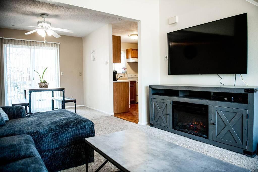 Pet Friendly: Cozy Getaway, Centrally Located Holiday home